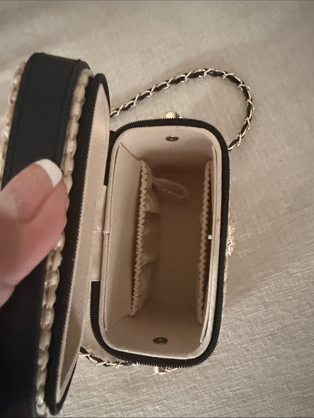 Chanel Les Beiges Summer Essentials Vanity Crossbody Bag NWT RARE 5”x2.75”x5.375 - Picture 2 of 5